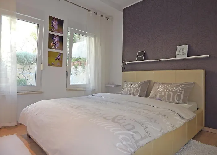 Lavander Omis Daire Duće