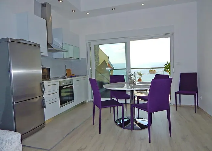 Lavander Omis Daire Duće