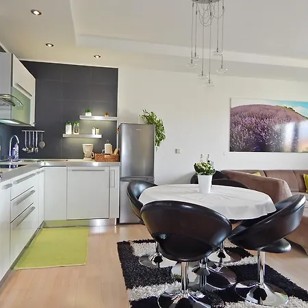 Lavander Omis Apartment *