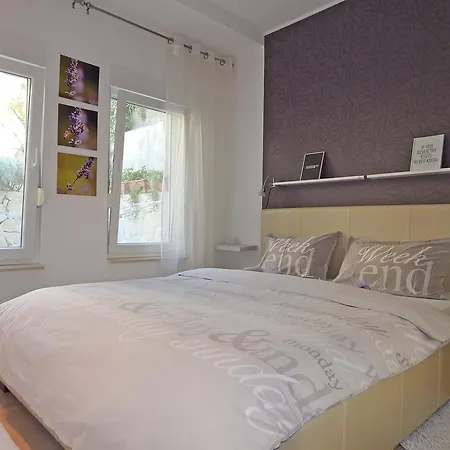 Lavander Omis Apartment Duće